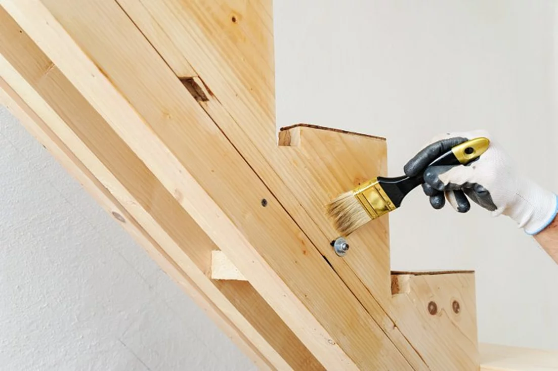 Renowacja schodów drewnianych – poradnik