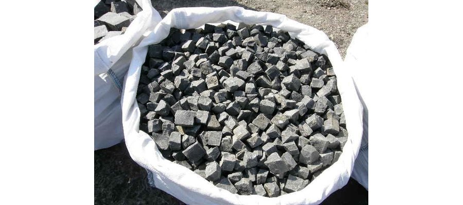 Kostka brukowa z kamienia naturalnego: bazalt, gabro - zdjęcie
