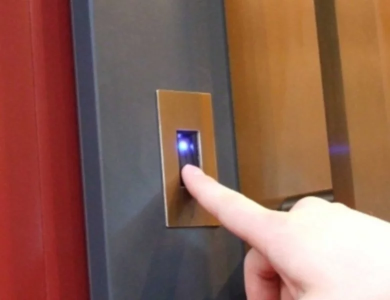 Biometria stosowana, czyli zamki na odcisk palca w drzwiach CAL - zdjęcie