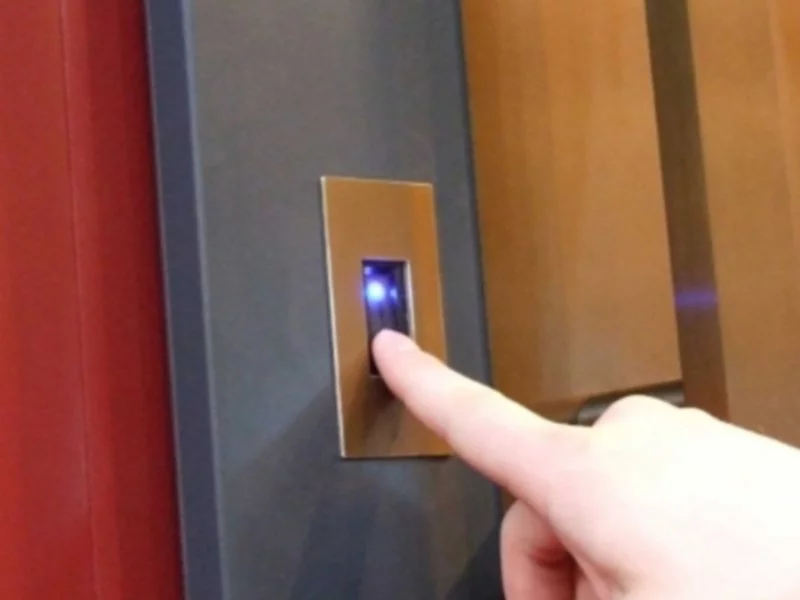 Biometria stosowana, czyli zamki na odcisk palca w drzwiach CAL - zdjęcie