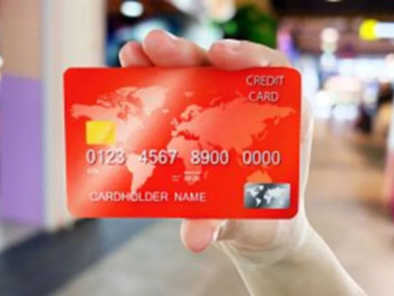 Karta kredytowa czy gotówka – czym płacić za granicą? - zdjęcie