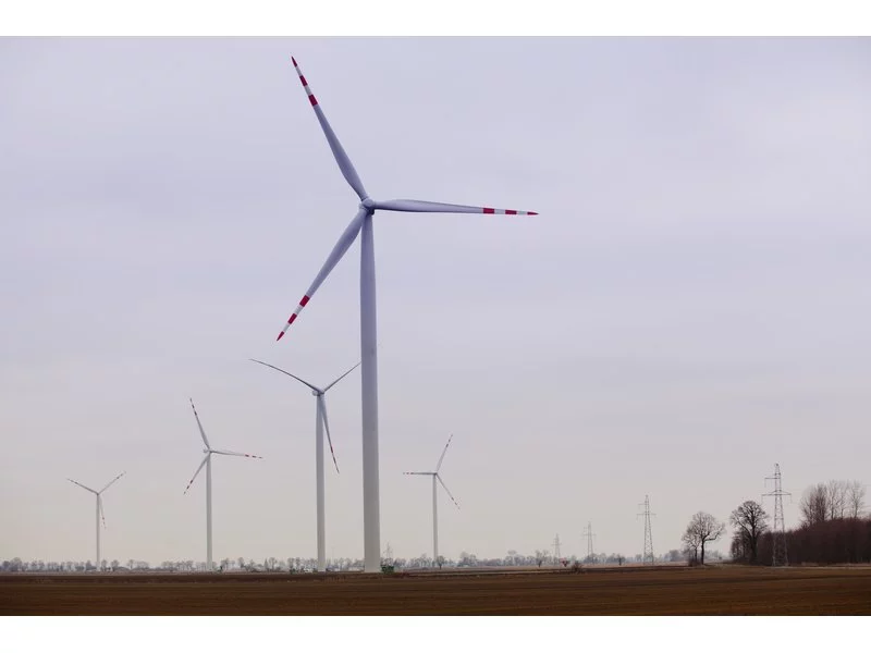 RWE uruchomiło farmę wiatrową w Nowym Stawie zdjęcie