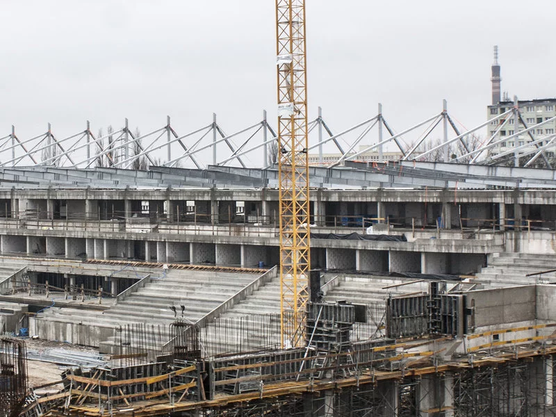 Trwa montaż konstrukcji stalowej dachu Stadionu Miejskiego w Łodzi - zdjęcie