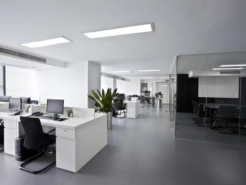 Oświetlenie biurowe: jak korzystać z niego oszczędnie? - zdjęcie