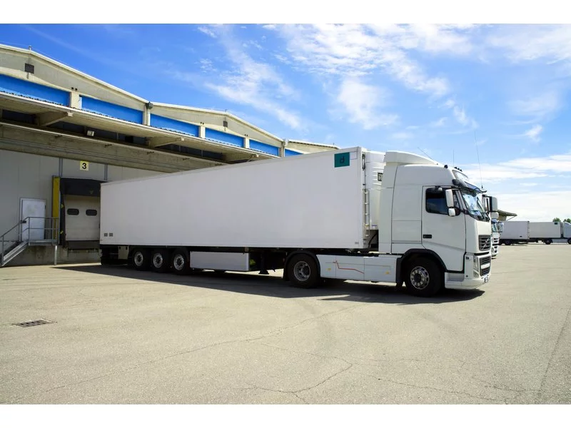 Transport produktów spożywczych jedną z najtrudniejszych gałęzi logistyki &#8211; wyzwania stojące przed operatorami logistycznymi zdjęcie