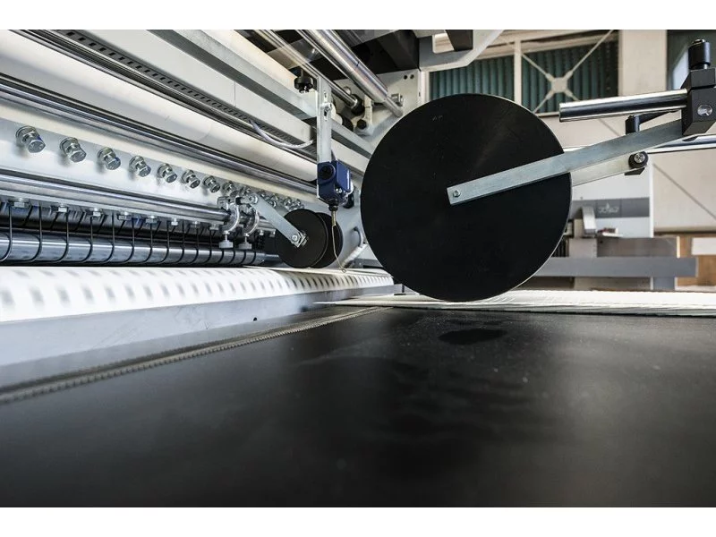 Instalacja maszyny do aplikacji okienek foliowych WPS 1100 Proliner w drukarni TAMIR Sp. z o.o., z Bystrzycy Kłodzkiej zdjęcie