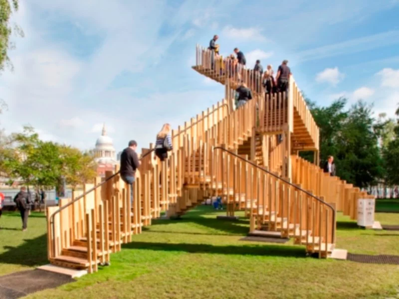 Surrealistyczna konstrukcja Endless Stair otwiera Festiwal Designu w Londynie - zdjęcie