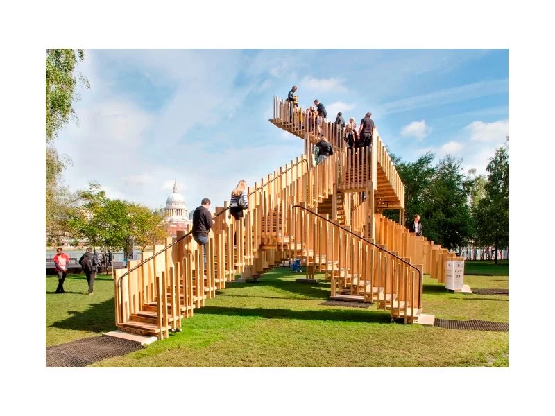 Surrealistyczna konstrukcja Endless Stair otwiera Festiwal Designu w Londynie zdjęcie