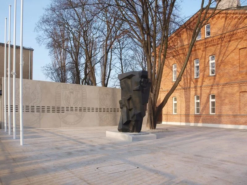 Pomnik przy Centrum Weterana w Warszawie zdjęcie
