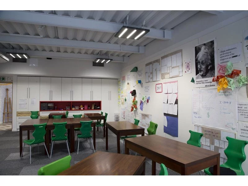 Najwyższej jakości zdrowe światło dla dzieci przy maksymalnej efektywności energetycznej budynku! ES-SYSTEM oświetliła międzynarodową szkołę pod Krakowem zdjęcie