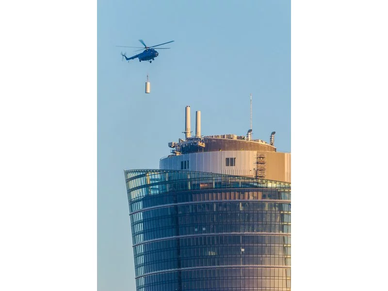 Warsaw Spire z iglicami sięgnął 220 metrów! zdjęcie