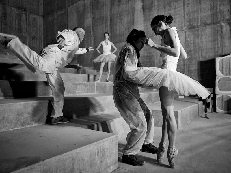 Baletnice i światowej sławy fotograf na budowie Posnanii Niecodzienna sesja zdjęciowa powstającego Centrum - zdjęcie