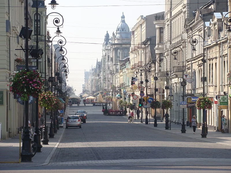 Handel wróci do korzeni? Budzą się ulice handlowe polskich miast zdjęcie