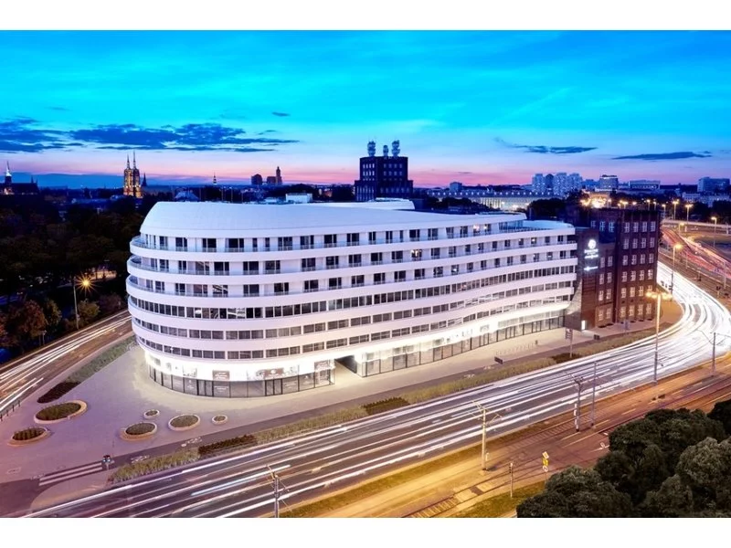DoubleTree by Hilton Wroclaw zaprojektowany przez Gottesman Szmelcman Architecture z nagrodą dla najlepszego nowego hotelu tego roku zdjęcie