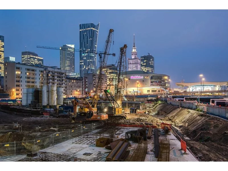 Praca wre na budowie wieżowca Varso w centrum Warszawy zdjęcie