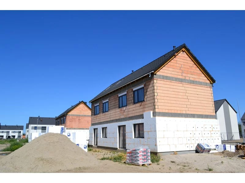 Kolejne domy na osiedlu Zielone Rabowice II w budowie zdjęcie