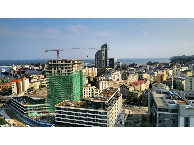 Wiecha jednego z najwyższych budynków w Gdyni zdjęcie