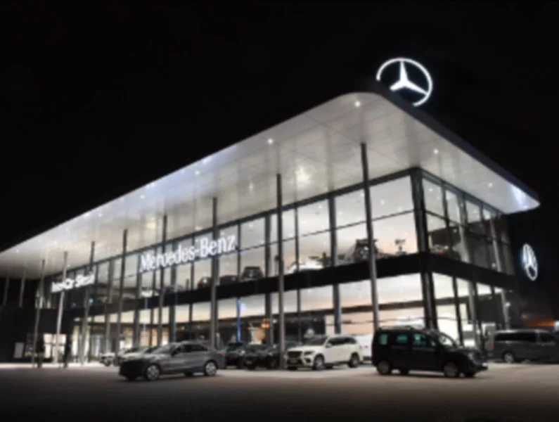 Beghelli oświetla salon Mercedesa - zdjęcie