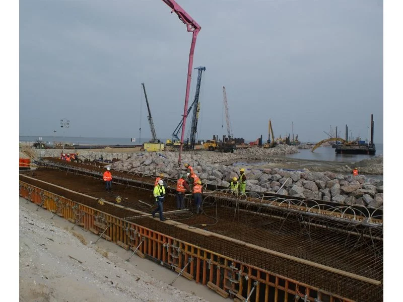 Firma CEMEX Polska będzie dostawcą betonu na potrzeby budowy falochronu osłonowego dla portu zewnętrznego w Świnoujściu zdjęcie