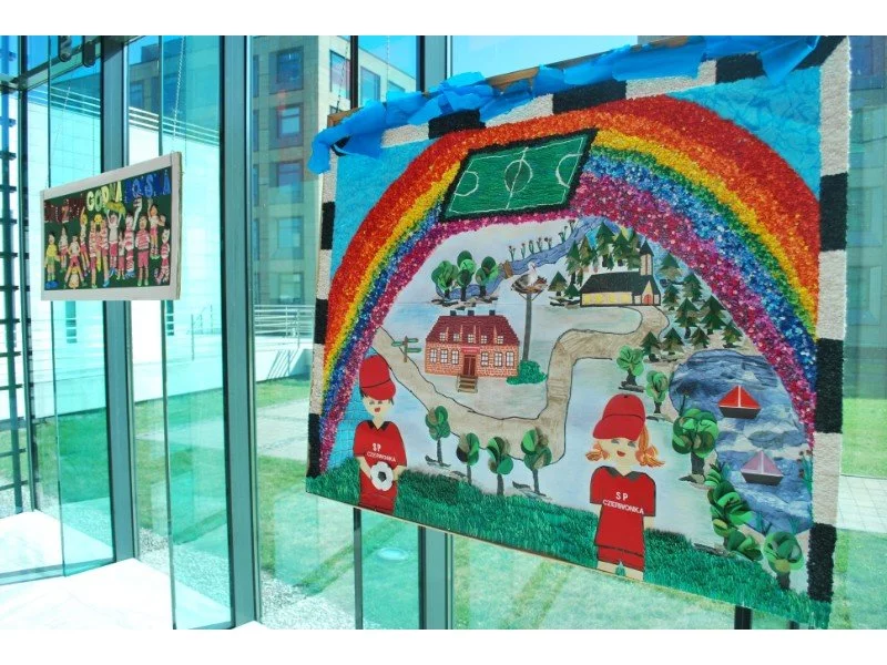 Boisko jak malowane dla uczniów z Góry - Rozstrzygnięcie konkursu &#8222;Kolorowe Boiska.. czyli Szkolna Pierwsza Liga&#8221; zdjęcie