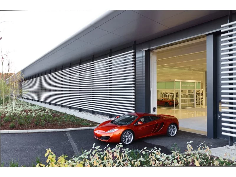 Grupa McLaren oficjalnie otworzyła nowy zakład produkcyjny wyposażony w najnowocześniejsze technologie zdjęcie