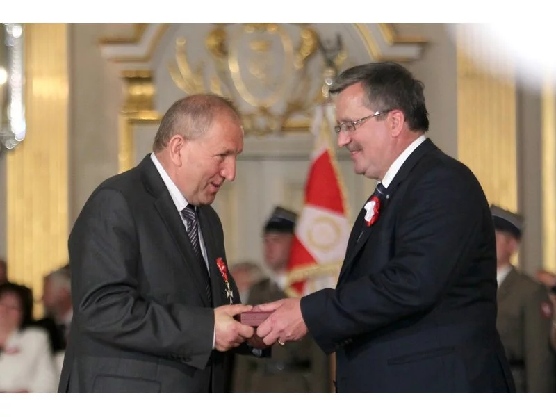 Prezes Zarządu FAKRO Ryszard Florek został uhonorowany przez Prezydenta RP Krzyżem Oficerskim Orderu Odrodzenia Polski zdjęcie