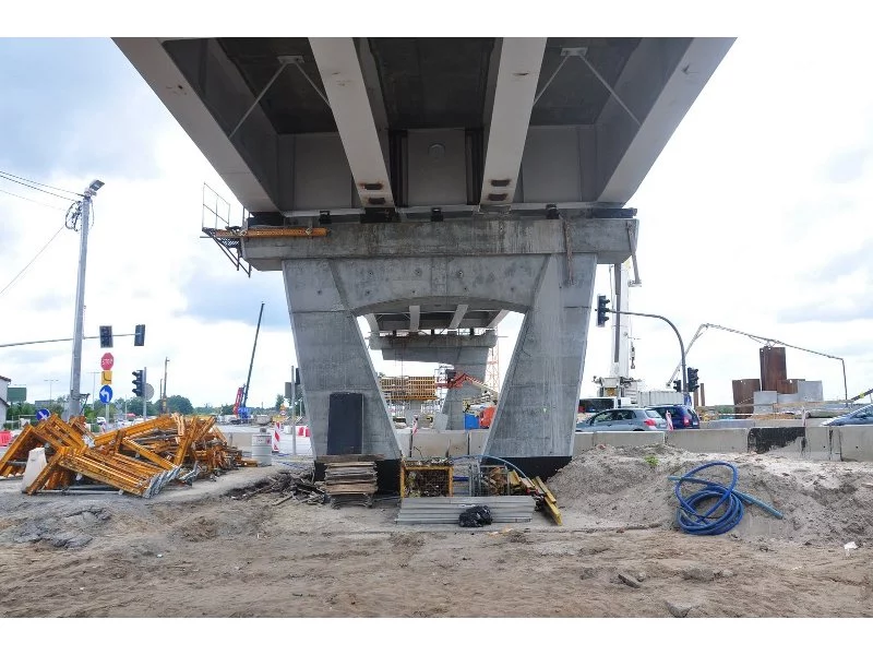 Ostatnie dni lata na budowie nowego mostu w Toruniu zdjęcie
