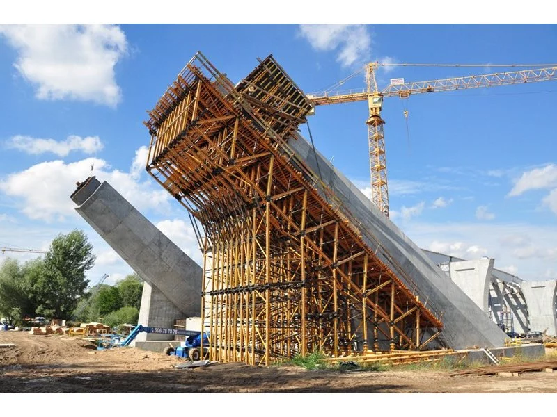 Wrzesień na budowie nowego mostu w Toruniu zdjęcie
