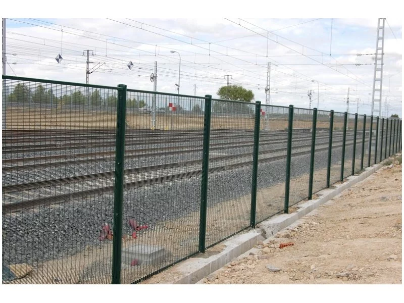 Hiszpańskie koleje zabezpieczone panelami Securifor zdjęcie