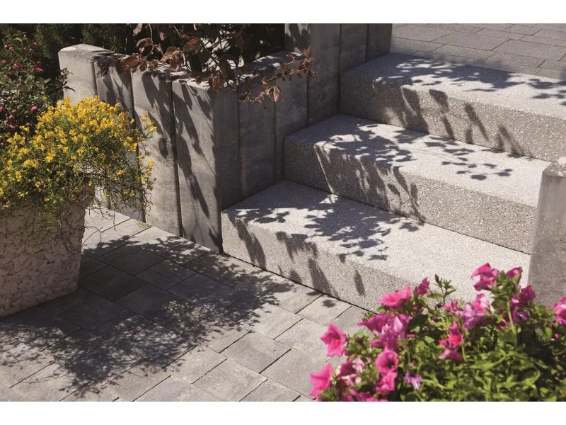 Stopnie wykute w kamieniu &#8211; system schodowy Imperial z serii Prestige zdjęcie