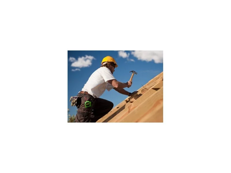 Bezpieczne oszczędzanie na budowie dachu zdjęcie
