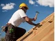 Bezpieczne oszczędzanie na budowie dachu - zdjęcie