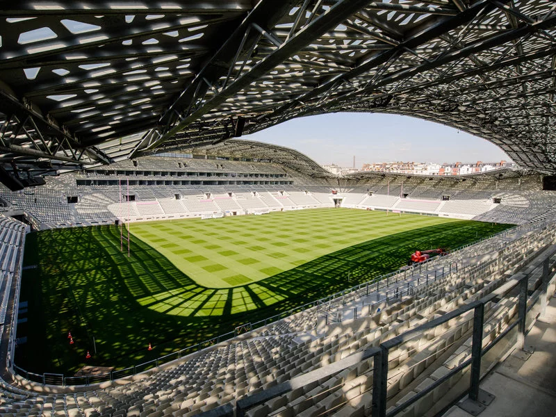 Beton Ductal Lafarge w perfekcyjnej konstrukcji stadionu im. Jean Bouin w Paryżu - zdjęcie