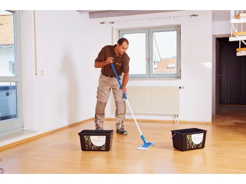 Użytkowanie i czyszczenie podłogi drewnianej: najczęściej popełniane błędy zdjęcie