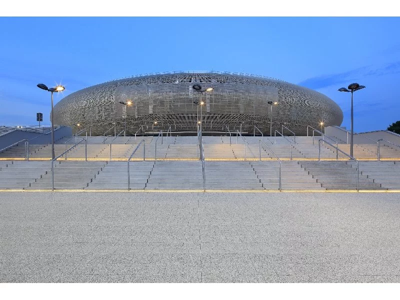 W stronę nowoczesności - brukowana nawierzchnia wokół hali Arena Kraków zdjęcie