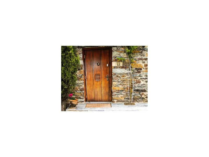 Dębowe drzwi zewnętrzne w stylu country zdjęcie