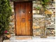 Dębowe drzwi zewnętrzne w stylu country - zdjęcie
