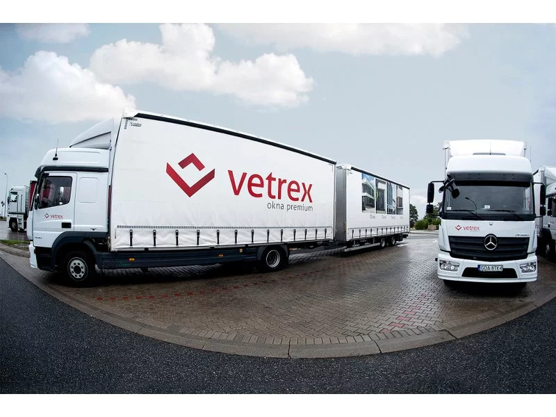 Vetrex rozbudowuje flotę o specjalistyczne auta do przewozu przeszkleń wielkogabarytowych zdjęcie