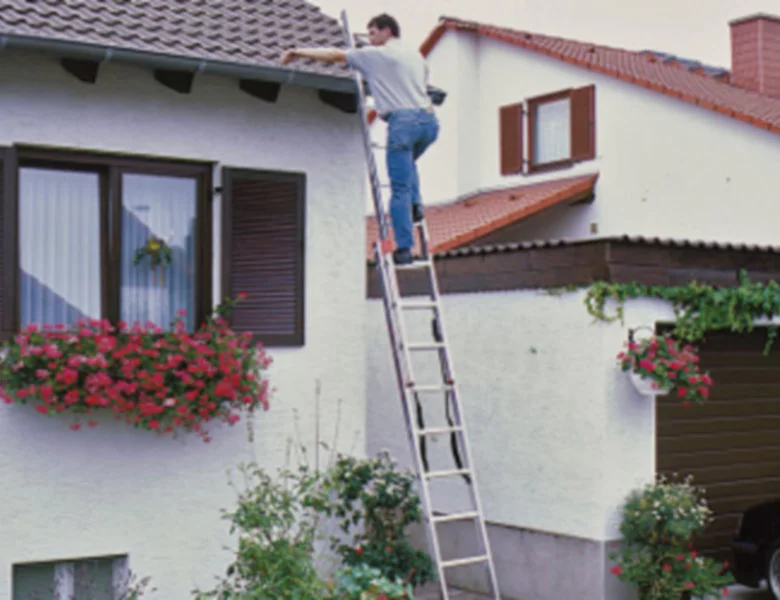 Wiosenny przegląd dachu. Jak zrobić go bezpiecznie? - zdjęcie