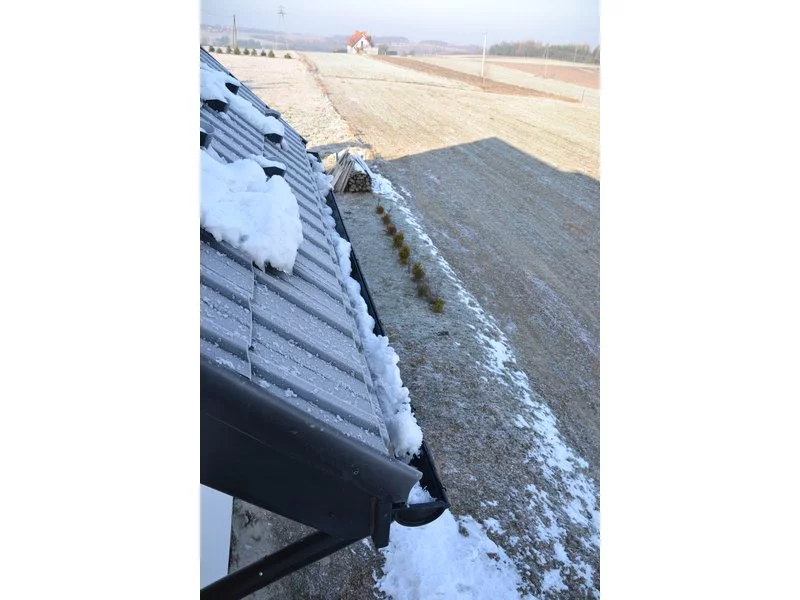 Okiem eksperta &#8211; jak przygotować dach i rynny na nadejście zimy zdjęcie