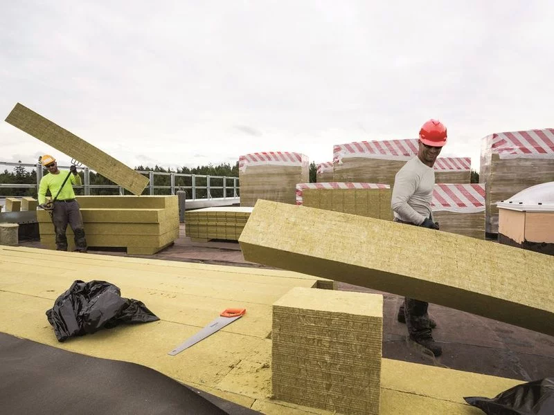 Paroc przedstawia nowy system izolacji do dachów płaskich PAROC PROOF - zdjęcie