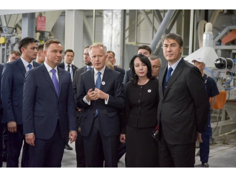 Prezydent Andrzej Duda w najnowocześniejszej fabryce Selena Insulations w Kazachstanie zdjęcie