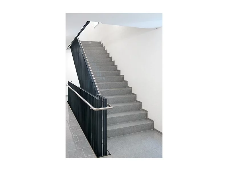 Ochrona przeciwpożarowa klatek schodowych z systemem izolacji akustycznej zdjęcie