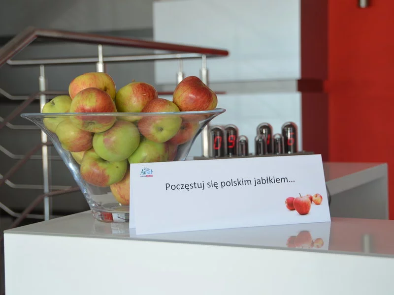 ANWIL wita polskimi jabłkami - zdjęcie