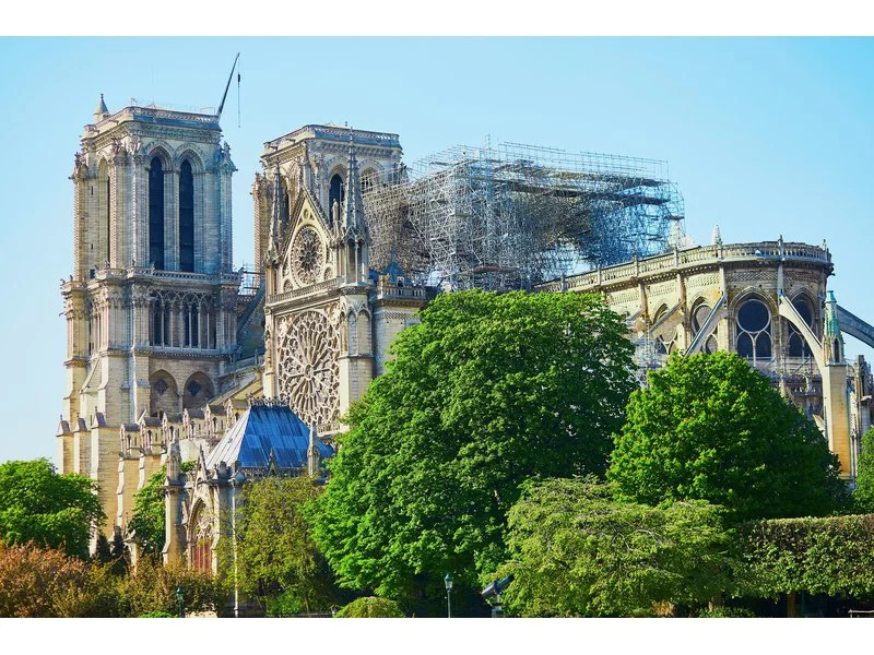 Klaus Fischer przekaże zamocowania na odbudowę Notre Dame zdjęcie