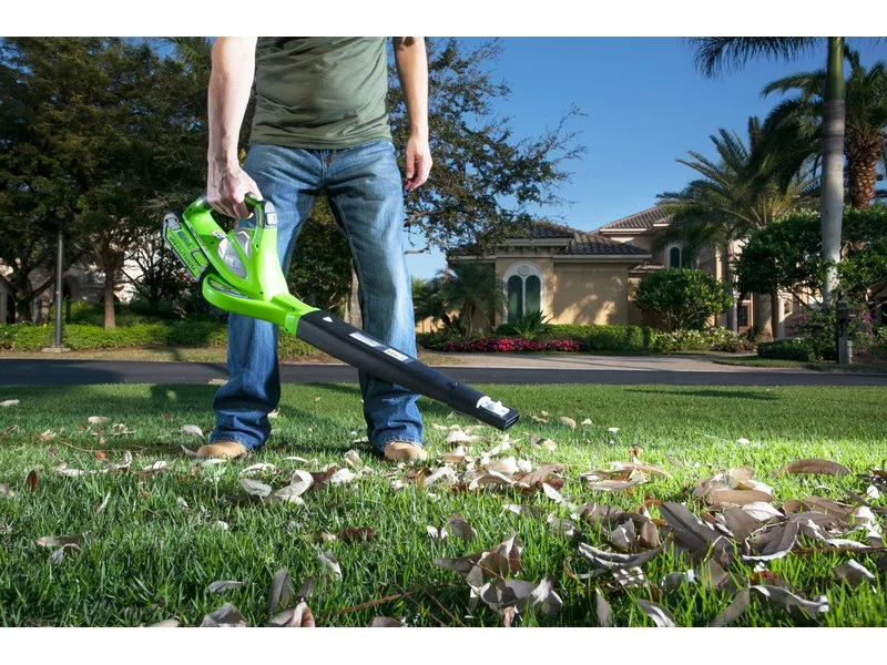Sprytne sposoby na jesienne sprzątanie ogrodu zdjęcie