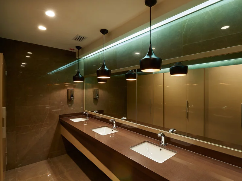 Jak projektować łazienki w biurowcu? - zdjęcie