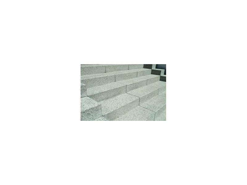 Schody betonowe ze stopni blokowych - charakterystyka i montaż zdjęcie