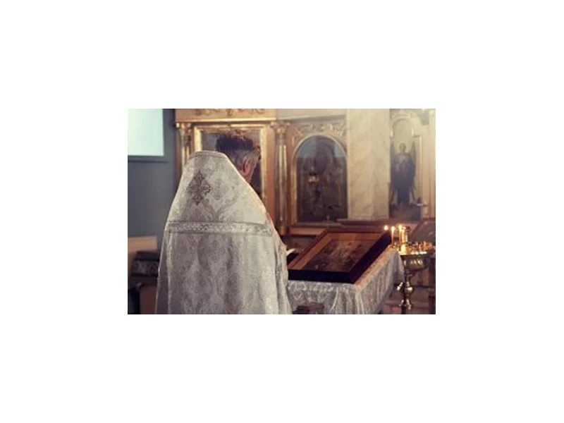 Uroczyste chwile ubrane w najwyższej jakości szaty liturgiczne zdjęcie