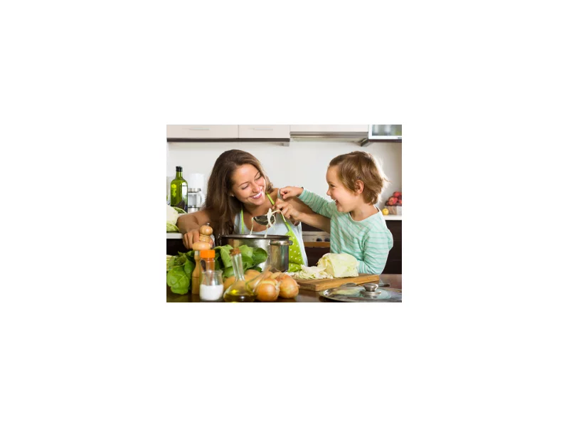 Kuchnia przyjazna dzieciom - jak zaangażować najmłodszych podczas gotowania? zdjęcie